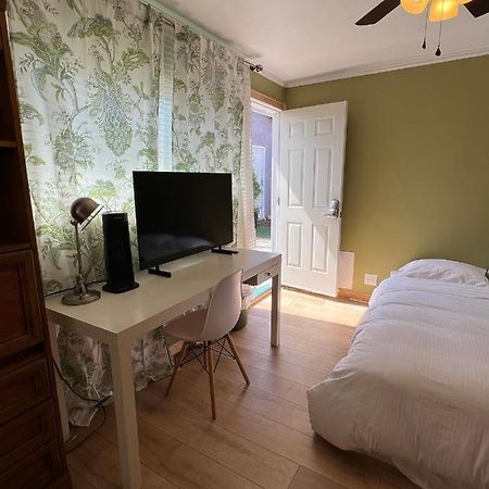 Private Room W/ Private Room Entrance & Free Wifi & Ac & Private Fridge Carson Exterior foto